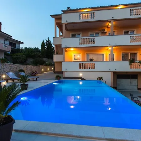 Апартаменты Standard Two Bedroom With Balcony And Pool Крк