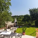 Standard Two Bedroom With Balcony And Pool דירה