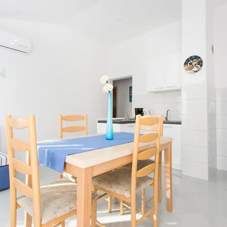 דירה Standard Two Bedroom With Balcony And Pool קרק